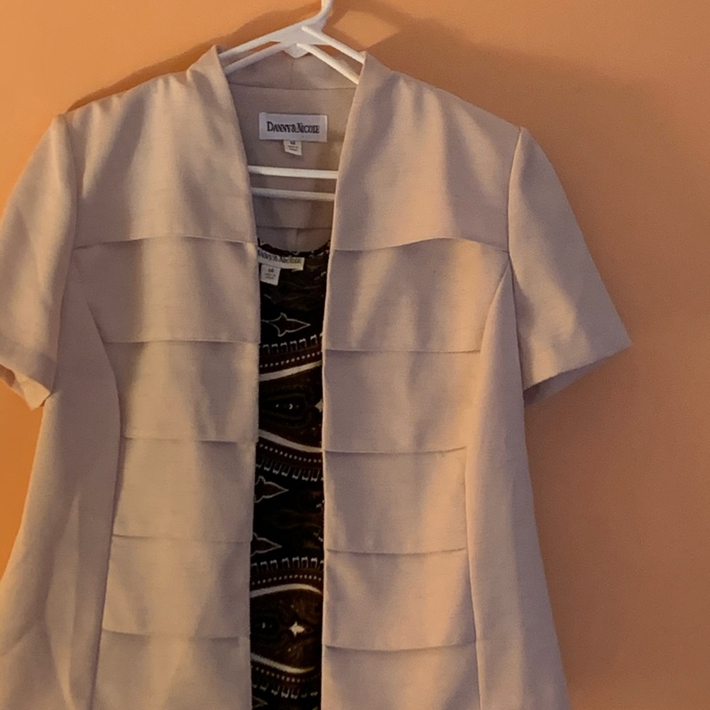 Woman’s short sleeve blazer and tank top